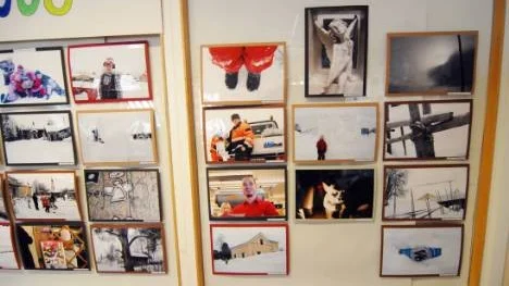 Fritidsbarnen har gått en fotokurs och utställningen visar på framsteg.