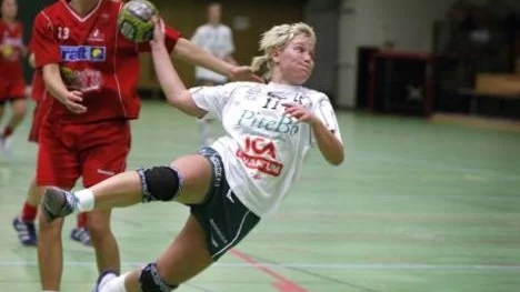 Malin Lundström, Strömnäs, svarade totalt för 17 mål när Strömnäs GIF i helgen vann dubbelt.
