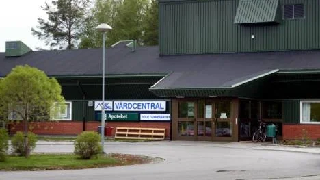 Läkarhuset Björnen och vårdcentralen i Norrfjärden har anmälts till HSAN av en avliden patients anhöriga. (Arkivbilder)