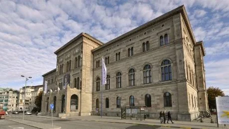 STÄNGER OCH ÖPPNAR. Nationalmuseum stänger för omfattande renovering, men ska öppna igen efter fyra år om allt går bra.