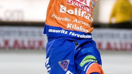 MERITERAD. I fjol spelade Erik Olovsson final med Villa Lidköping. Det blev silver för klubben efter finalförlust mot Sandviken. Bilden är tagen 2009 då Olovsson tillhörde Bollnäs.