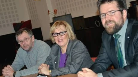 REDO. Kurt Rosendahl, arbetarkommunens ordförande och kommunalrådet Gunnel Simu (S) samt kommunchef Patrik Oja är redo att ta steget mot Haparandas största bygge, en multiarena på gränsen.