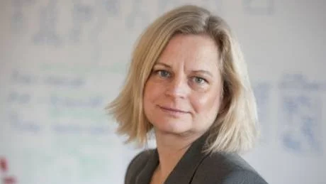 SÄTTER PRESS. "Ministern måste se till att förutsättningarna blir de bästa" säger Karin Linder, DIK, med adress till arbetsmarknadsminister Hillevi Engström (M).