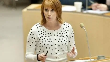 MÖRKT. Trots Annie Lööfs intensiva flirtande med Miljöpartiet är chanserna små att det ska lyckas.