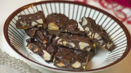 Nötbräck med choklad.