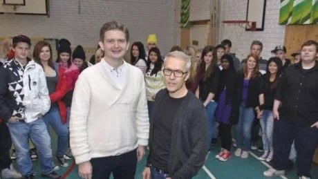 BOKSLÄPP. Klas Hällerstrand och Dan Lestander har skrivit en bok om samtidskonst som pedagogiskt verktyg och boksläppet ägde rum på Triangelskolan i Kiruna. Två av klasserna som varit med i projektet finns i Kiruna, en på Triangelskolan och den andra på Bolagsskolan.