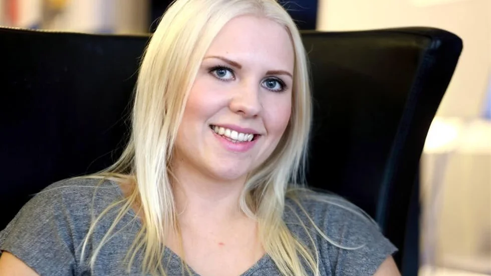 Josefin Sjögren, 22, superladdad frisör inför den stora melodischlagerfesten i Malmö.