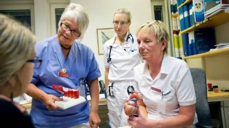 Rehabilitering och eftervård har för första gången varit en del av kvalitetsindexet över hjärtsjukvården i landet. Piteå älvdals sjukhus är det Norrbottenssjukhus som hamnade högst upp på listan. Hjärtsjuksköterskan Solveig Persson, läkaren Catharina Lysell Bergström och hjärtsjuksköterskan Ingrid Bergman jobbar med rehabilitering i Piteå.