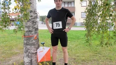 Skidåkaren Adrian Bergström ägnar sig främst åt orientering för skojs skull. Men i helgen tog 21-åringen DM-brons i H21-klassen.