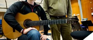 Gitarrist gästar länets orkester