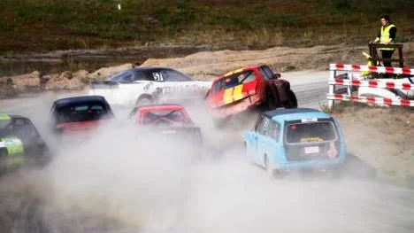 I helgen arrangerar Piteå MS sin populära tvådagarstävling i folkrace. Den här säsongen har några tävlingar ställts in på grund av för få deltagare, men till Piteå kommer ett hundratal förare för att göra upp i tre klasser.