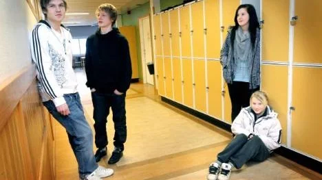 Ludvig Burman, 9C, Gustav Bergström, 9A, Emelie Laestander, 9B, och Jennifer Wikman, 9C, på Solanderskolan går mot strömmen. Ingen av dem har sökt teknik eller natur.