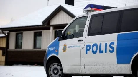 Tre villor i Jävre och en i Bergsviken, drabbades under torsdagen av inbrott. Smycken och kontanter blev tjuvarnas byte.