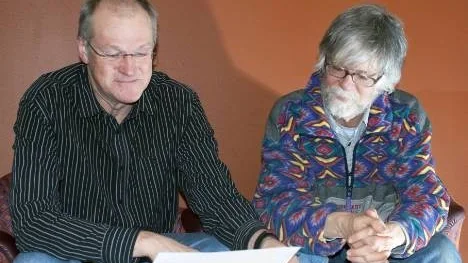 Ingemar Nyström och Mats Klockljung är kontaktpersoner för friskoleföreningarna i Moskosel respektive Glommersträsk. "Det  här är ett trist beslut för oss, men nu får vi veta vilka krav skolinspektionen ställer på en ansökan", konstaterar Mats Klockljung. (Arkivbild)