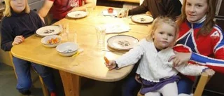 Skidfamiljen tog snösemester i Älvsbyn
