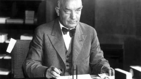 Citatet: "Vår beredskap är god" är hämtat ifrån den dåvarande statsministern Per Albin Hanssons tal den 27 augusti 1939.
