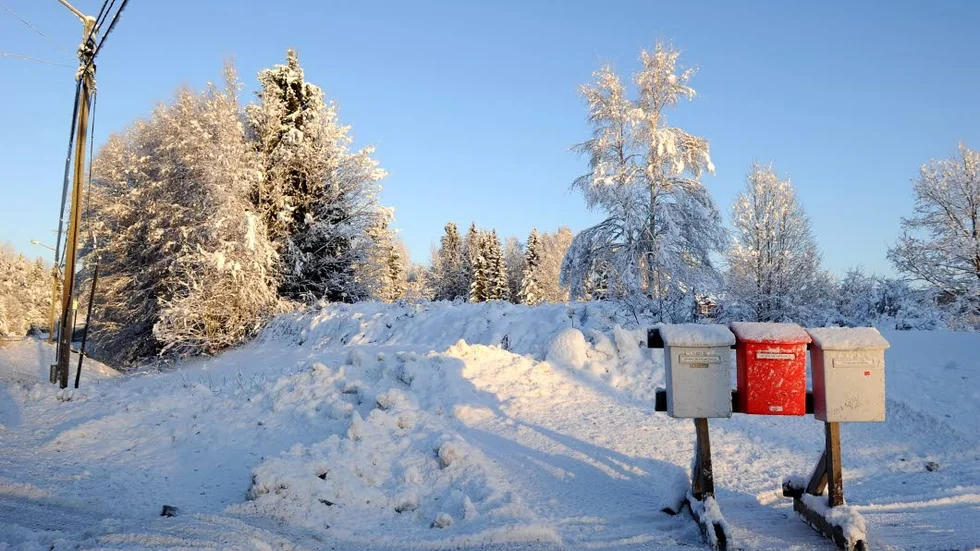 Besparing. Nu vill Norrbottens läns landsting lägga ned distriktssköterskemottagningen i tre byar i länets västra delar. Lotta Åman, kommunalråd i Arvidsjaur, betecknar förslaget som ett hårt slag mot gledbygden. "Jag vet att mottagningen betyder mycket i Glommersträsk, Moskosel och Slagnäs", förklarar Lotta Åman.