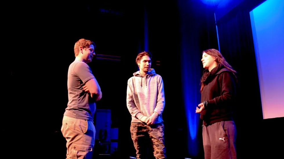 Förberedelser. Elliot Ohlén, David Törnquist och Denise Thorén förberedde det sista innan måndagens gala.