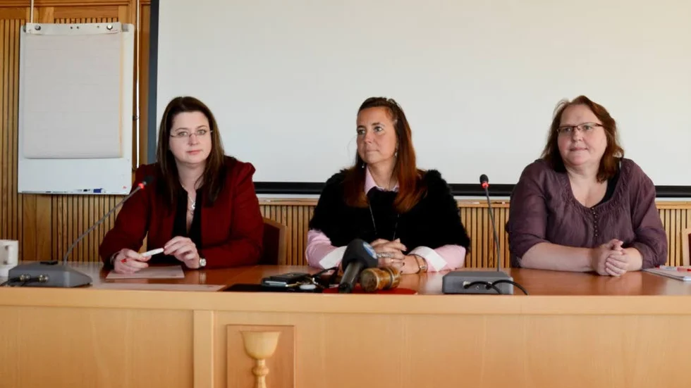 Extraordinärt läge. Töre folkets hus blir det första temporära boendet som nu öppnar upp. Kommunalråd Ellinor Söderlund, kommunchef Charlotte Sundqvist och säkerhetsansvarig Agneta Lipkin informerade om läget på en presskonferens under torsdagen.