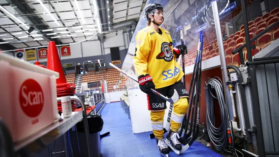 Stopp. Backen Dean Kukan återvänder inte till Luleå Hockey efter att ha flyttats ned till farmarligan i Nordamerika.