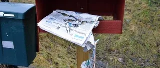 Blöta tidningar i nya lådor