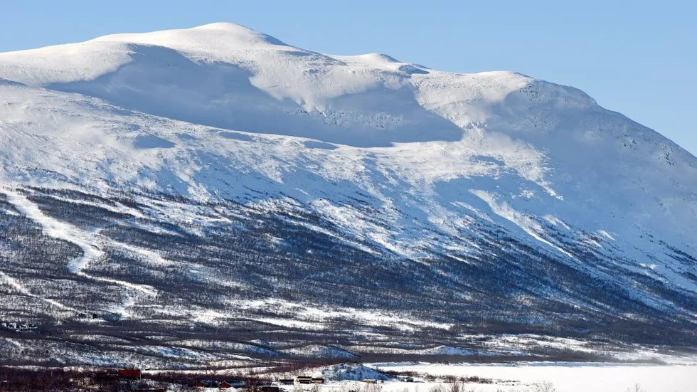 Snörekord. Vanligtvis blir inte snön vid Nuolja djupare än två meter men i år slogs nytt rekord.