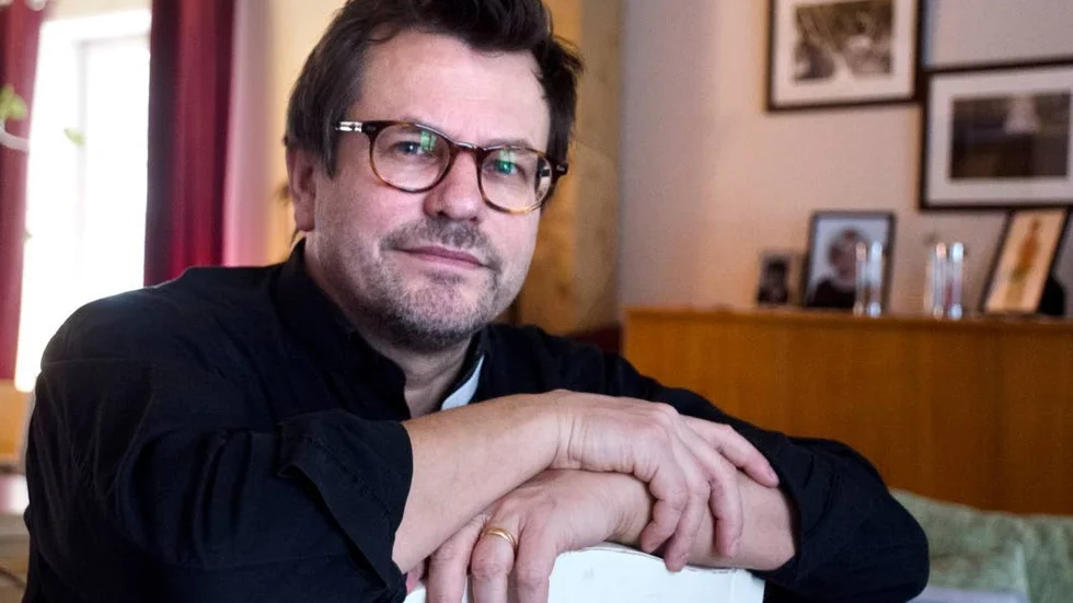 Erfarenhet. Mogens Amstrup Jacobsens kunskaper i japanska och tidigare erfarenheter från Asien bidrog sannolikt till att han fick jobbet. Tillsammans med två kollegor är han pionjär i ett projekt inom Svenska kyrkan som pågår i två år.