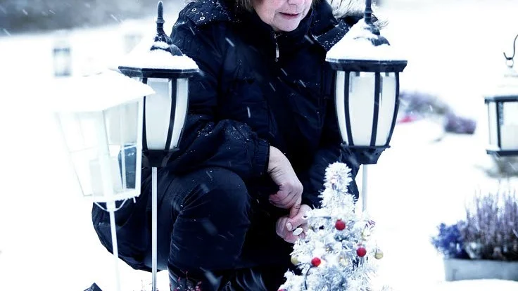 Om, om , om. Inga-Britt Sandström har länge haft farhågan att hon skulle förlora dottern Sara. "Nu finns det bara en massa "om". Om hon varit inlagd, om hon fått stanna på rättspsykiatrin, om hon fått hjälp", säger hon.