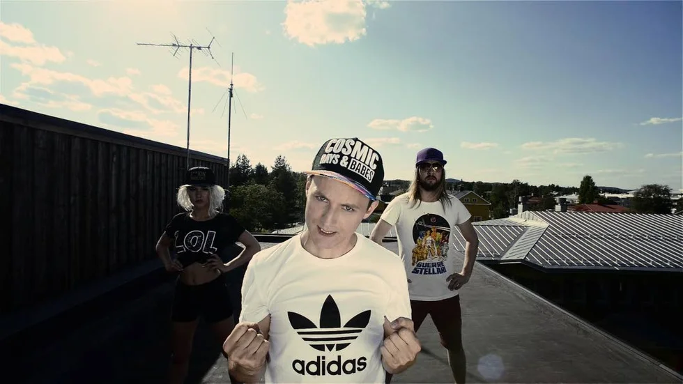 Kitok. Jokkmokksfödde rapparen och hiphopmusikern Kitok inviger årets marknad med sin hitlåt Paradise Jokkmokk.