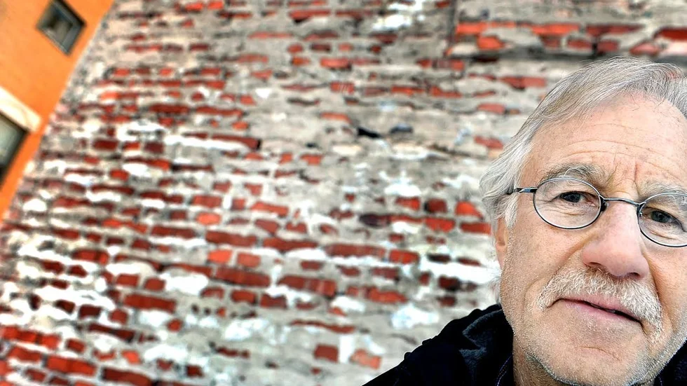 Brevkritik. Tomas Bresky kritiserar hur Bodens kommun skött Spionoperan på Kläppenteatern. Föreställningen har gått 500.000 i back.