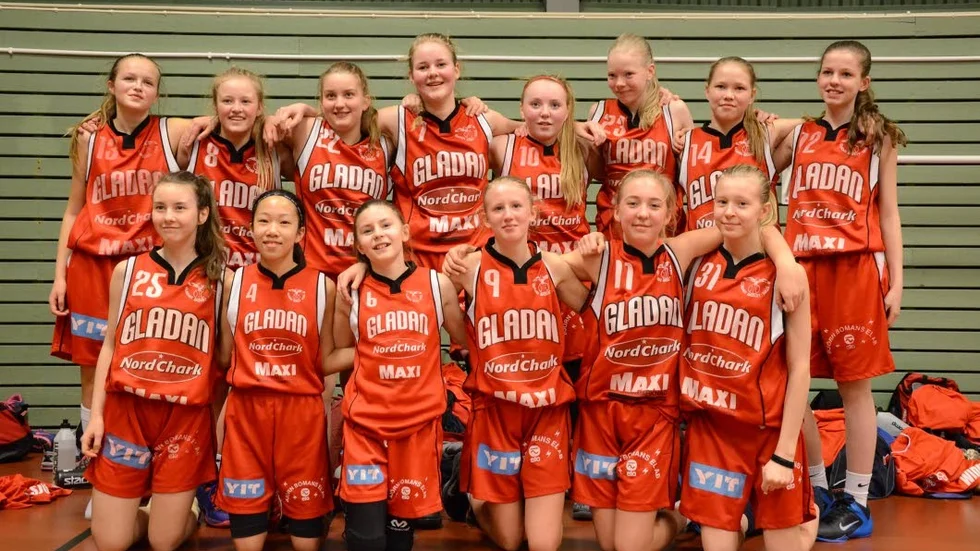 Gladan F-02. Bakre raden från vänster: Isa Lundberg, Emelie Blomqvist, Elin Magnusson, Tilde Andersson, Elin Tuhn, Hedda Oja, Elin Widmark, Emelie Strömbäck.
Sittandes från vänster: Moa Gotthold, Lovisa Sjöberg, Melinda Wesling, Alice Olsson, Ebba Jensen, Elsa Forsberg.