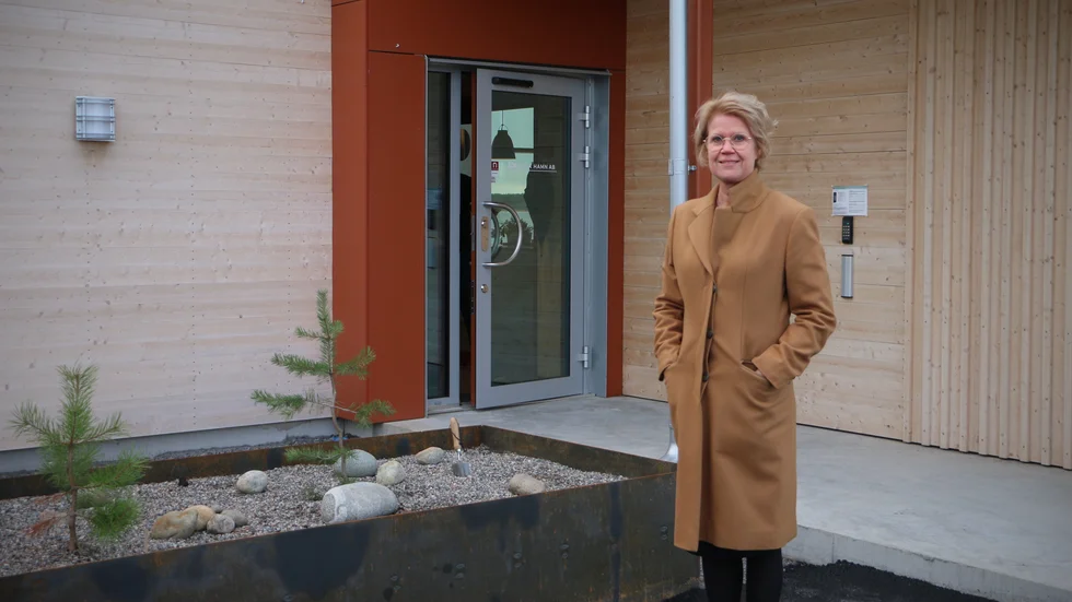 Enligt Ulrika Nilsson, vd på Piteå hamn, gör alla energibesparingar att de drar ner kraftigt på elförbrukningen.