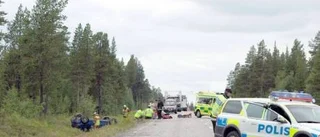 Två till sjukhus efter bilvolt