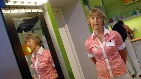 Expert. Berit Carlsson är expert på hushållsapparater på Energimyndighetet där bland annat lågenergilampor och hushållsapparater testas. Byter man till exempel till snålspolande armaturer så kan man minska varmvattenförbrukningen med 15 procent.Foto: STINA BROLIN BERGMAN