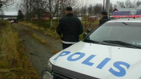 REKONSTRUKTION. Under onsdagen gjordes en rekonstruktion av yxdådet i Vojakkala. Stora delar av brottsplatsen spärrades av.