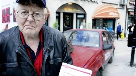 BORT MED RATTFYLLERISTERN. Det var budskapet från representanter för Motormännens riksförbund. I lördags deltog de i en riksomfattande kampanj för att få till en skärpt lagstiftning kring rattonykterhet. Stig Lindgren samlade namnunderskrifter för vidarebefordran till Beatrice Ask.