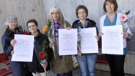 STIPENDIER. Årets stipendier för utveckling av skolan gick i år till Britt-Marie Johansson, Luleå gymnasieskola samhällsvetenskapsprogrammet, Ingrid Hagkvist, Luleå gymnasieskola samhällsvetenskapsprogrammet,  Annica Helén, Stadsöskolans förskola, Annelie Ludvig, Stadsöskolan år 7-9 och Lena Johansson, Ormbergsskolans särskola. Stipendierna delades ut av barn- och utbildningsnämnden. Personerna på bilden representerar arbetslagen som fått stipendiet.