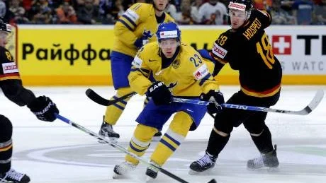Tufft. Linus Omark får hård konkurrens om en vänsterforwardsplats i Edmonton Oilers. Däremot har Mattias Modig (infällda bilden) fått en konkurrent mindre  i Pittsburgh Penguins organisation. Foto:  SCANPIX /Eija Dunder
