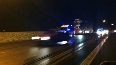 RUTKROSS. En av Luleås supporterbussar attackerades med en sten efter lördagens derby mellan Skellefteå och Luleå.
