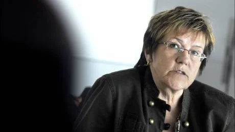 PREMIÄR FÖR PJÄS. På lördag blir det premiär för Marita Mattsson Barsks pjäs Schottis i A-dur i Övertorneå. I pjäsen blandas två språk. "Jag skriver snabbare på svenska, men bättre på meänkieli, säger Marita Mattsson Barsk.