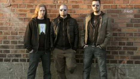 Pitegruppen Chained ger nu ut sin första platta. Från vänster ses Daniel Persson, Stefan Nielsen och David Sandström. Saknas gör Jonas Stenlund.