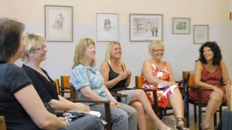 Gunilla Holmbom, Maria Söderberg, Anette Lundmark, Solja Krapu, Carola Wiklund och Illona Fjellström fick många goda skratt på humorkursen för kvinnor i Laisvall.