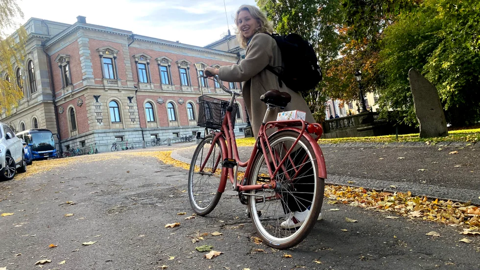 Alva Spångberg har cyklat ner- och uppför Biskopsgatans backe många gånger och vet väl att den är i dåligt skick.
