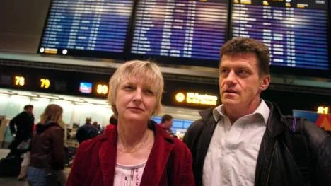 Calle Jonsson åtalades för mordförsök på en man på Rhodos 2001 men friades fyra år senare. Nu anklagas han för att ha spridit falska uppgifter om att han blivit torterad av den grekiska polisen.