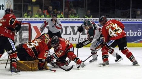 I den sista perioden jagade Frölunda kvittering till 2-2. Frölunda vann skotten i sista med hela 15-3, men Mattias Modig höll tätt.