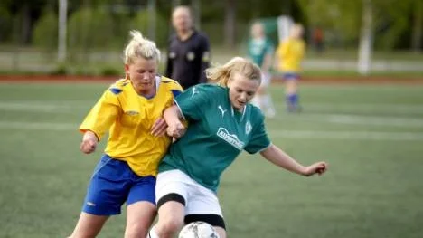 Emma Åhlund och kamraterna i Älvsby IF höll undan bra för Lira BK. Men det räckte inte. Lira satte sina chanser och vann med 2-1.