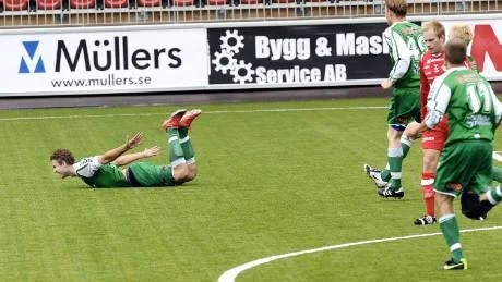 ISLOSSNING. Mattias Bergdahl har haft en tung start på säsongen, men under hösten har målskyttet lossnat ordentligt. I går öste Bodenanfallaren in ett äkta hattrick på 21 minuter mot Anundsjö.