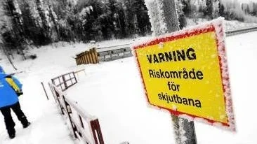 VANA STEG. Norrbottens-Kurirens skidexpert, Håkan Svensson, träffade skidskyttelandslagets förbundskapten, Staffan Eklund, innan avresan till Kanada. Och det var              på en kär plats för Årets Ledare. Hemma vid skyttebanan i Pagla utanför Boden.Foto: Andreas Wälitalo
