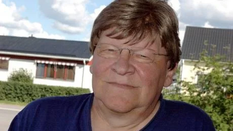 Pensionärsparti. Karl-Gustav Grundberg, Bastu- Kalle, vill starta ett pensionärsparti för att pensionärerna ska få makt och större inflytande över sin vardag. "Jag är inte rädd för att reta upp någon utan tycker det är dags att vi får ta del av välfärden", säger han. Foto: Annelie Klint Nilsson