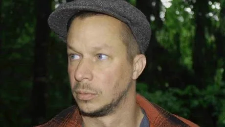 VILL UTTRYCKA SIG.  Fotografen JH Engström har som en av tio fotografer valts ut till fotofestivalen i Arles i sommar. Men annars ska han mest skrota runt hemma.Foto: Amanda Ooms